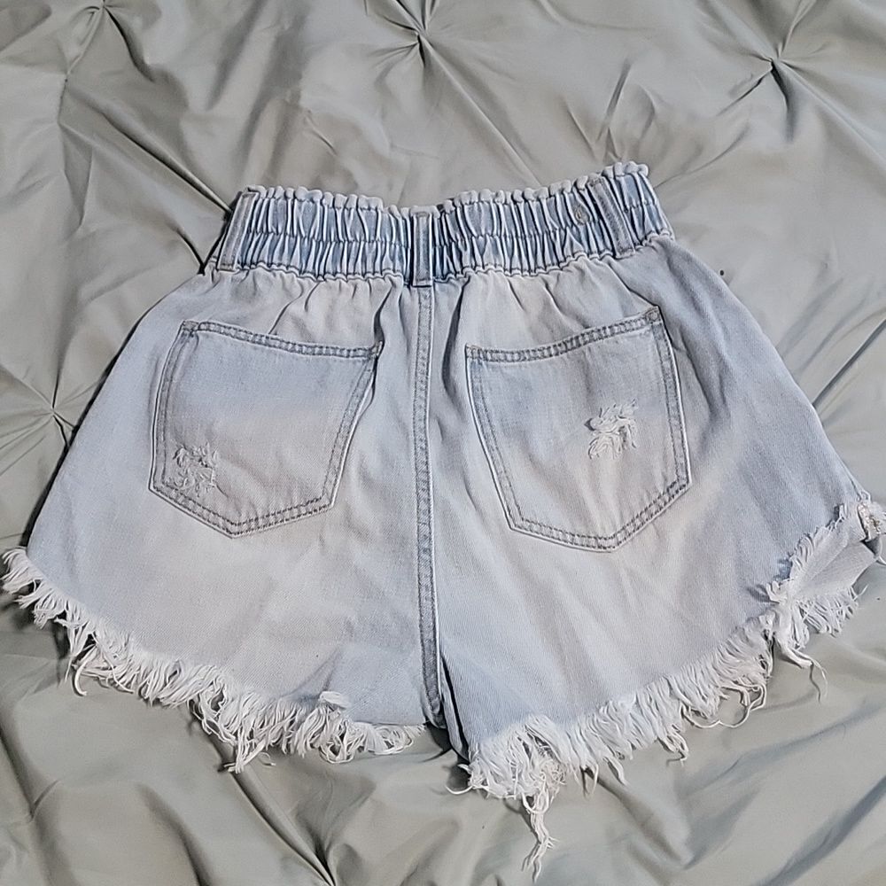 Distressed Light Wash Denim Shorts - Picture 7 of 7